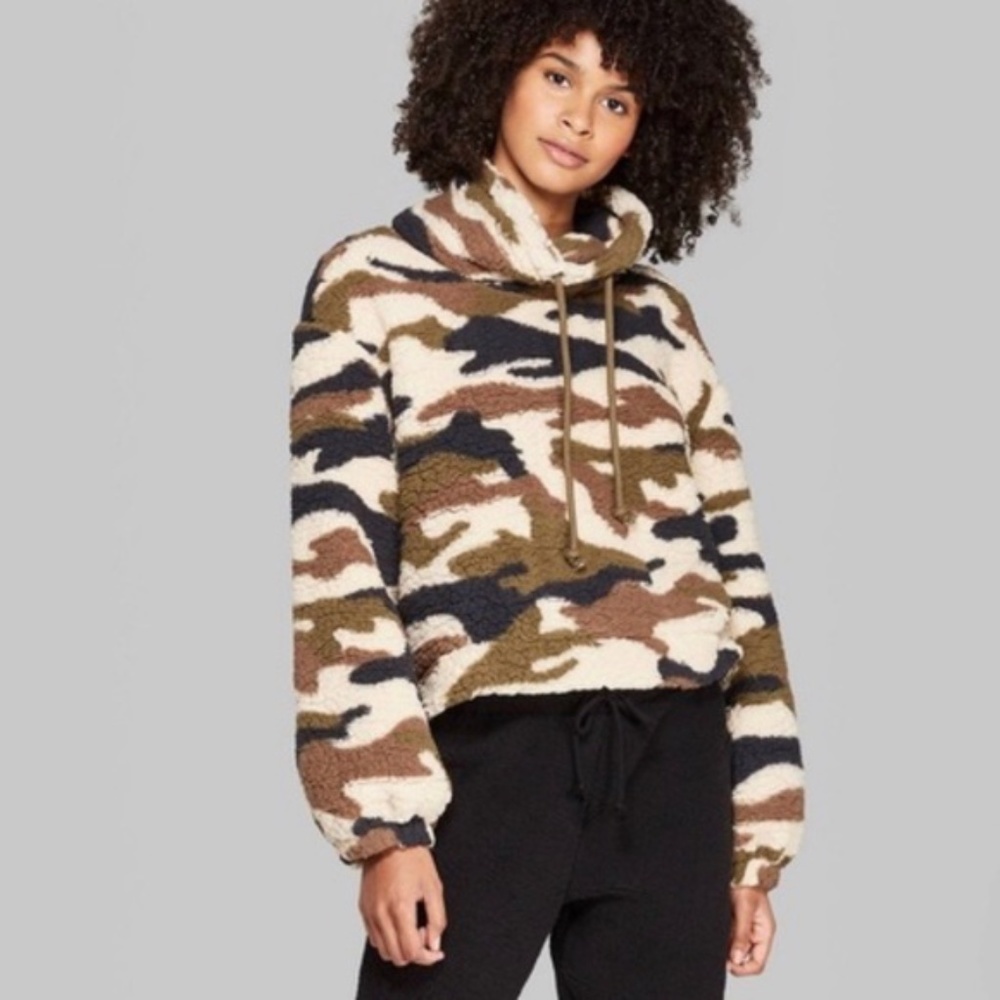 WILD FABLE Camo Sherpa Cropped Pullover Sweatshirt